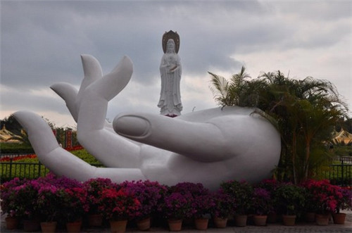 西宁哪里好玩便宜（西宁哪里好玩便宜的地方）